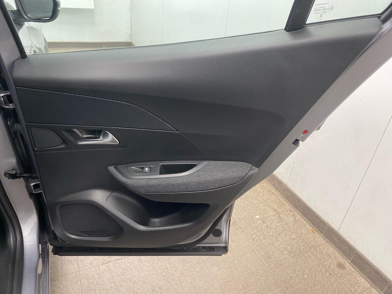 Peugeot 2008 100 s&s bvm6 style — photo 23
