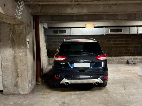 Place de parking souterrain securisé