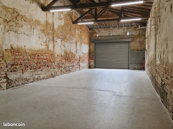 Location Entrepôt 95m2