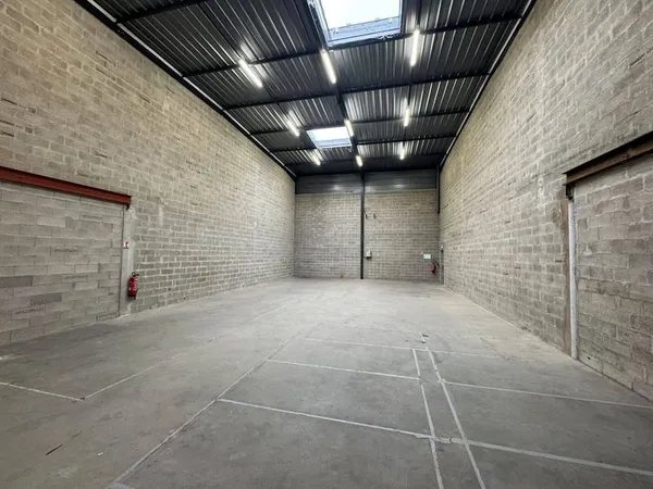 Local d'activité 820 m²