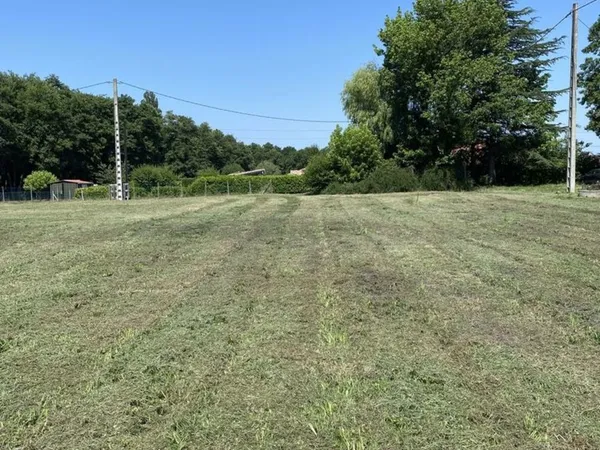 terrain 1273m2 casteljaloux avec permis de construire valide