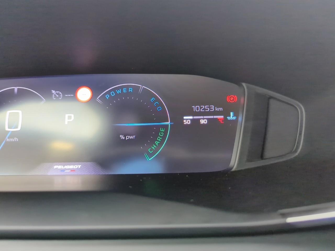 Peugeot 2008 hybrid 145 ch e-dcs6 allure — photo 23