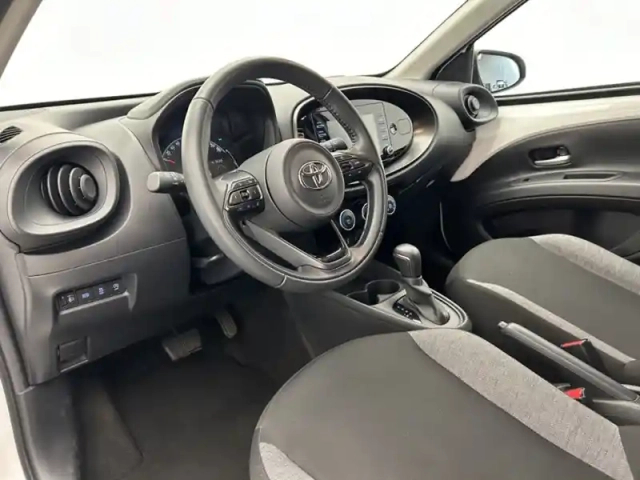 Toyota Aygo 1.0 s-cvt 72 dynamic — photo 12