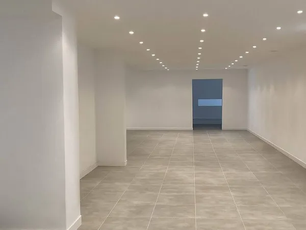 Local commercial 255 m²