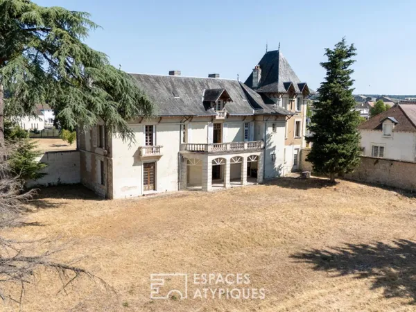 Demeure historique à rénover avec parc en bord de Vienne