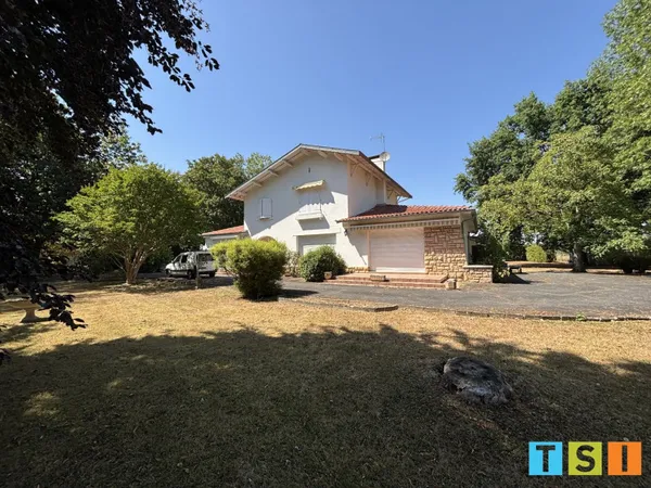 Maison 7 pièces 220 m²