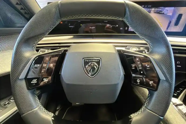 Peugeot 3008 hybrid 136 e-dcs6 — photo 17