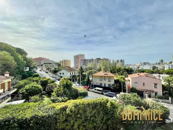 NICE OUEST : 2P Dernier étage, garage, terrasse, vue dégagée