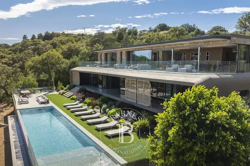 Villa 10 pièces 553 m²