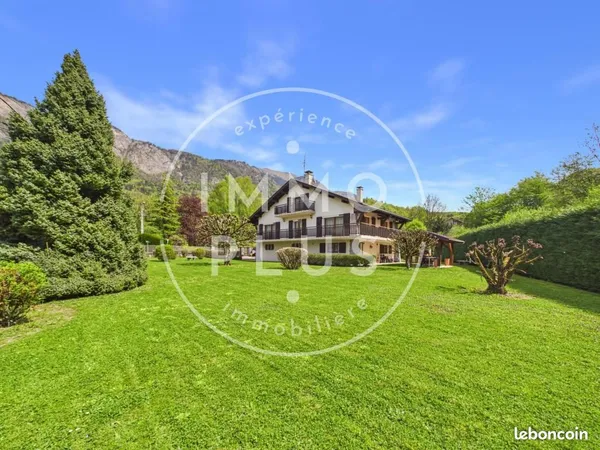 Maison 4 pièces 196 m²