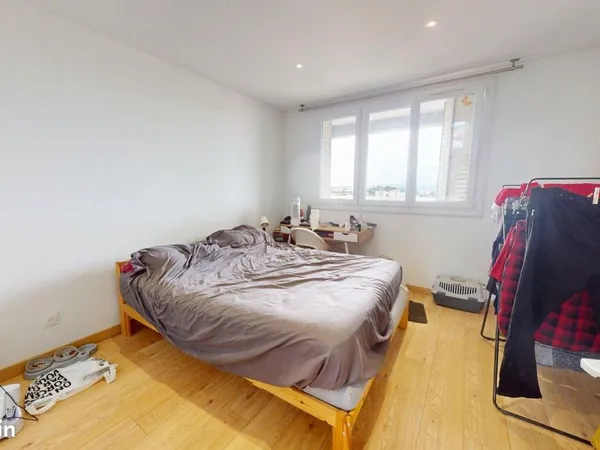 Chambre 5 pièces 71 m²