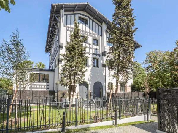 Maison 6 pièces 201 m²