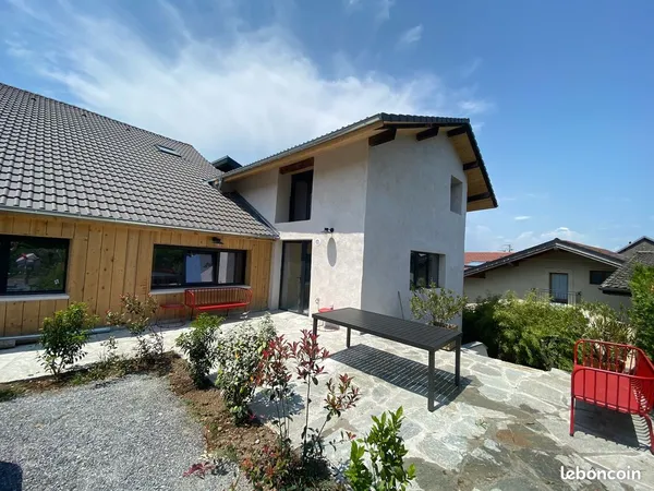 Maison, 143 m2, 4 chambres et un bureau centre du vieux bourg, au calme