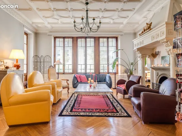 Appartement d'exception - Immeuble de caractère au coeur du triangle d'or