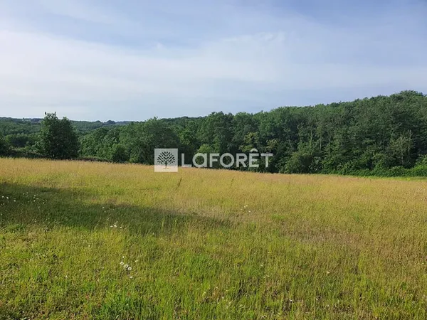 7 minutes nord de Villemur-sur-Tarn, terrain de 1970 m² environ.