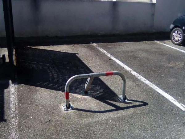 Urgent parking aérien près centre avenue Raymond Naves