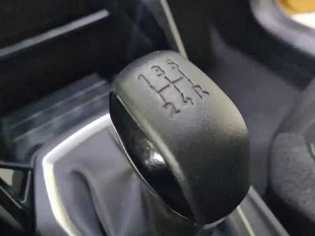 Peugeot 208 puretech 75 s&amp;s bvm5 — photo 14