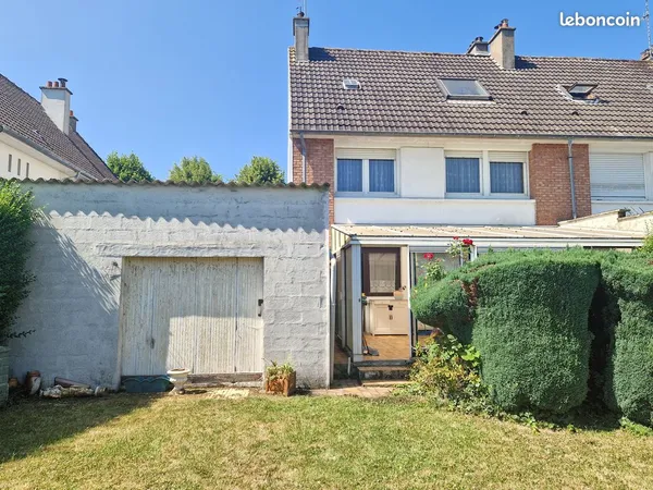 Une maison semi-mitoyenne de 123,7 m²