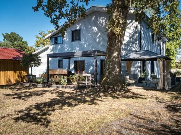 Maison 10 pièces 253 m²