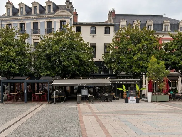 Fonds de commerce bar-restaurant, emplacement n° 1 à Tarbes (grande terrasse), licence IV