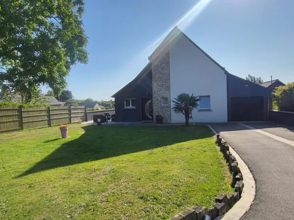 Maison de 2016 au volume généreux au calme