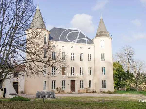 Salles-sur-l'Hers- TOULOUSE/CARCASSONNE-Château du XIXè + trois gîtes entièrement rénovés sur domain