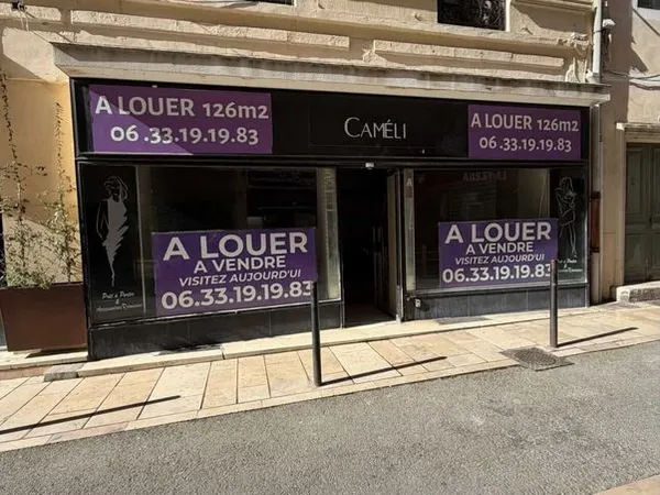 A louer : Local commercial Nîmes 8 grand rue -126m² - 1000 euros/mois