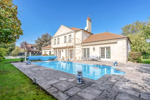 Maison 7 pièces 260 m²