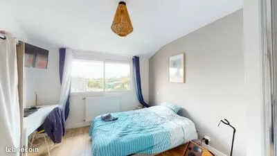 Chambre 9 pièces 170 m²