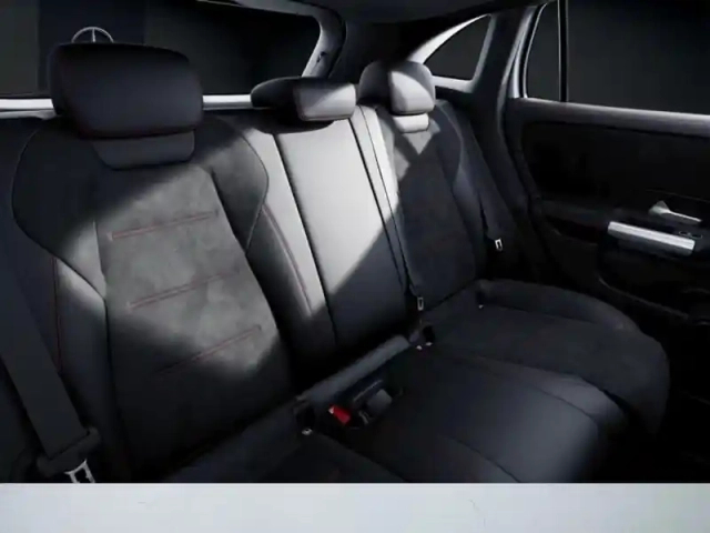 Mercedes Gla 200 d amg line — photo 21
