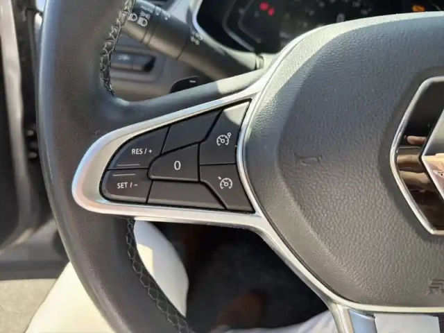 Renault Captur blue dci 115 edc — photo 19