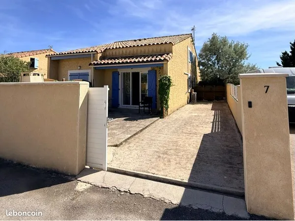 Maison avec extérieur