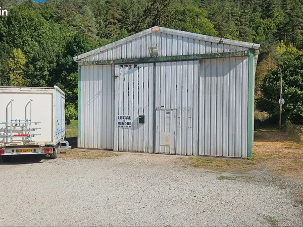 Grand local / hangar