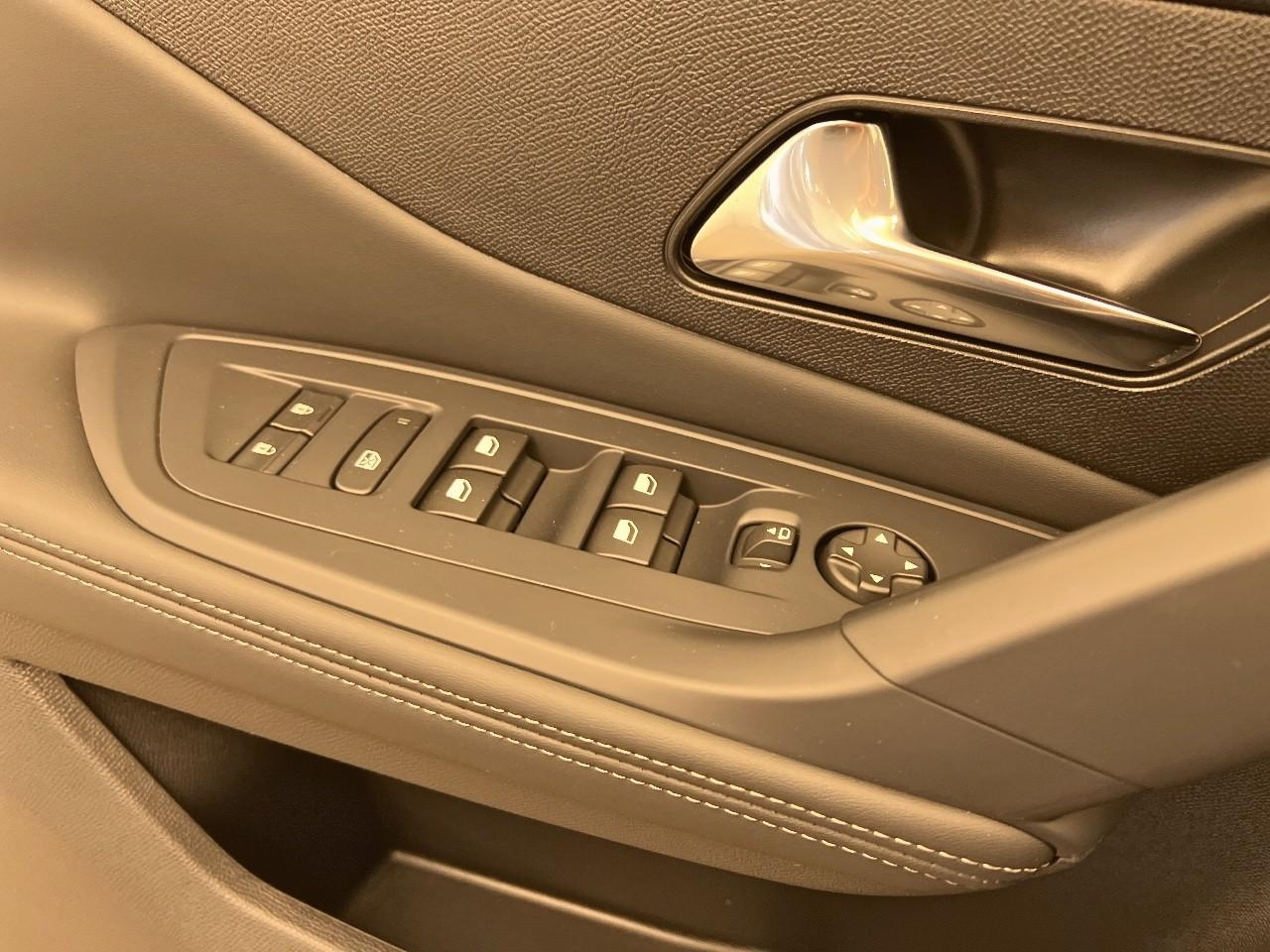 Peugeot 308 hybrid 145 e-dcs6 allure — photo 21