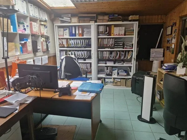 Local professionnel 400 m²