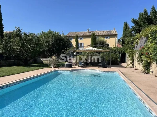 Propriété 8 pièces 275 m²