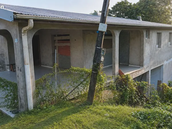Ensemble immobilier à fort potentiel sur 1 050 m² - ducos (morne carette)