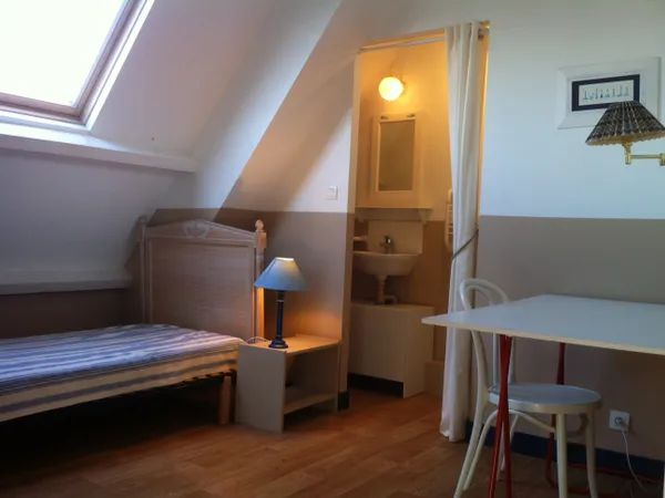 Vannes proche UBS loue 1 chambre étudiant meublée en colocation