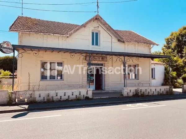 Batiment a usage de commerce bar/ resto/autres + Habitation