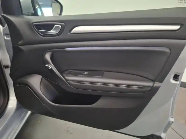 Renault Megane mégane iv berline tce 140 fap - 21n — photo 19