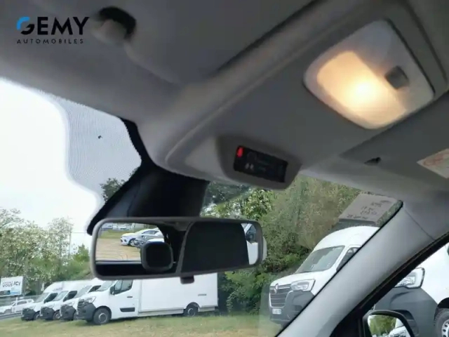 Renault Twingo iii e-tech — photo 31