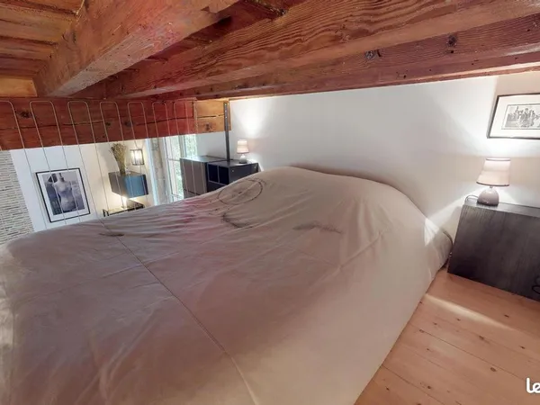 Dans un immeuble sécurisé par digicode,joli studio de 30 m² avec mezzanine