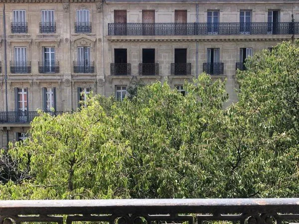 Appartement de caractère de 106 m² dans un immeuble d'inspiration haussmannienne
