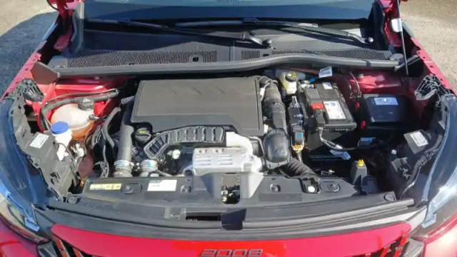 Peugeot 2008 puretech 130 s&amp;s eat8 — photo 86