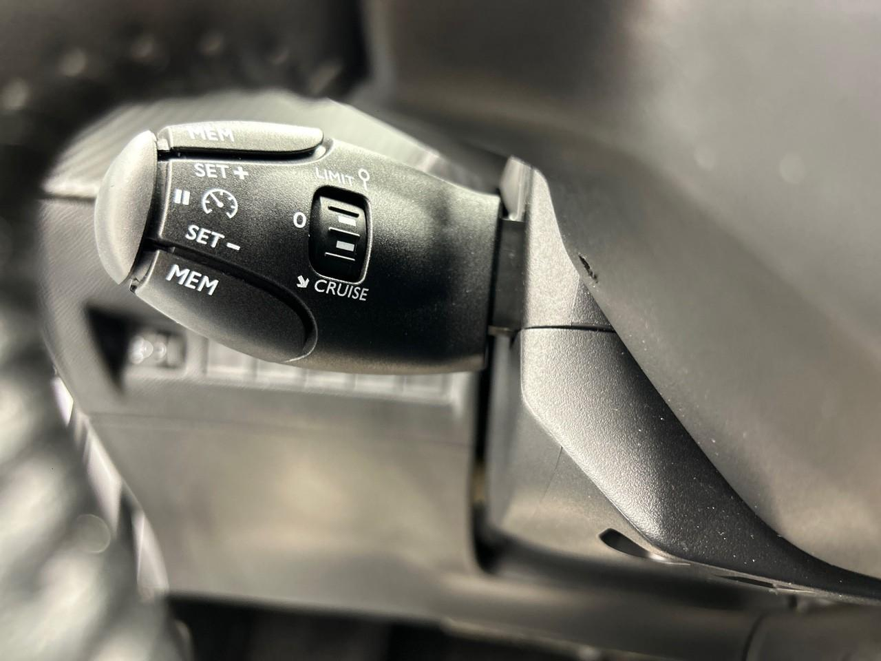 Peugeot 2008 hybrid 136 e-dcs6 style — photo 20