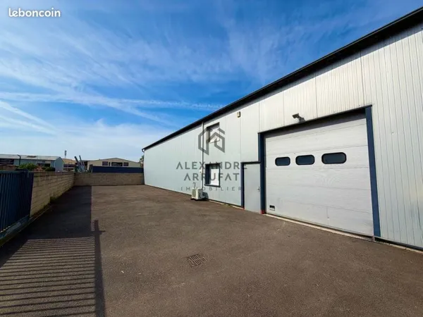 Local 203 m² VARENNES JARCY