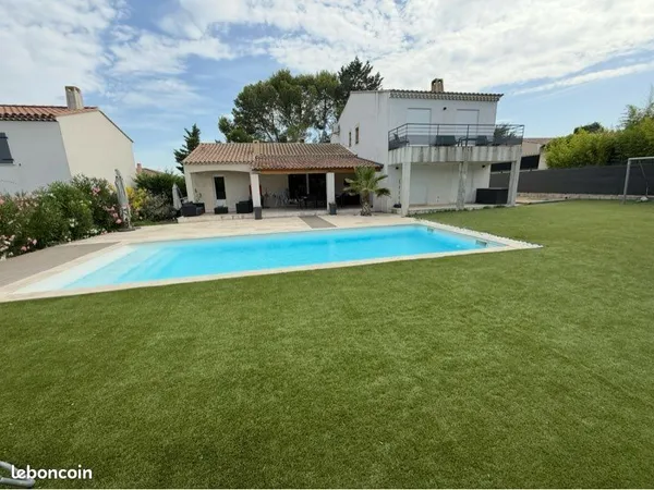 Grande Maison de 214 m2 au calme