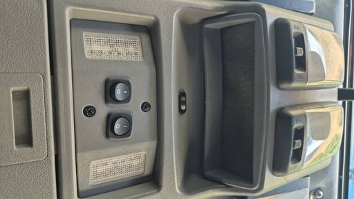 Land Rover Defender 90 2.2 TDCi 122 4WD - SE – 2012 – 134095 km – Diesel – Boîte Manuelle — photo 14
