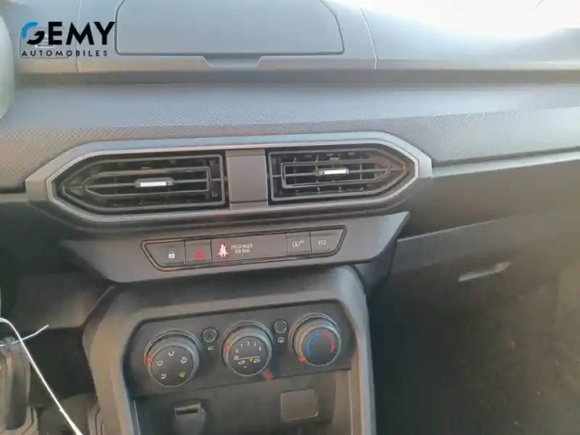 Dacia Sandero eco-g 100 — photo 16