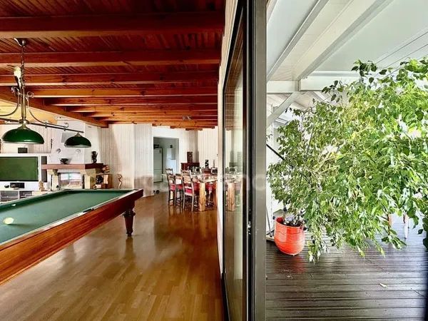 AUDENGE (33)-maison 210m² dont 71m² de dépendance -Plain pied-calme-proche collège-panneaux solaires